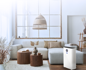 carrier-standing-air-purifier-in-the-living-room