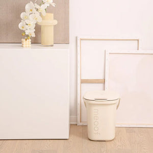 Meoof 13 L Smart Vacuum Pet Food Storage Container Airtight Food Storage Bin with Scoop